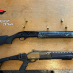 Si minacciano per “affari di cuore” con due fucili con colpo in canna: due arrestati.