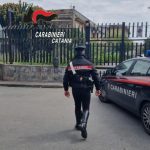 Paternò. Vede i Carabinieri e si nasconde dietro un’auto: arrestato pusher 30enne.